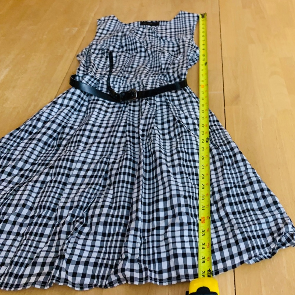 Retro black and white belted plaid dress - Picture 5 of 6